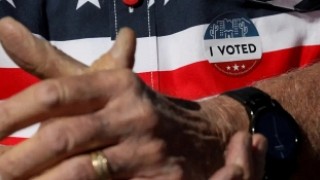 Demócratas votan en estados clave de EEUU