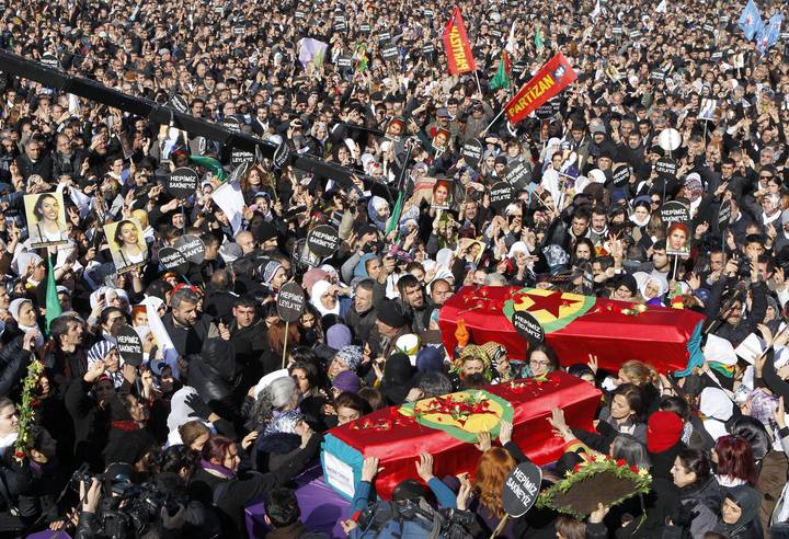 funeral activistas kurdas