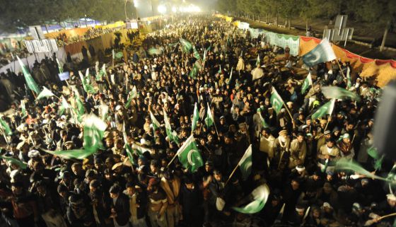 protestas pakistan contra gob
